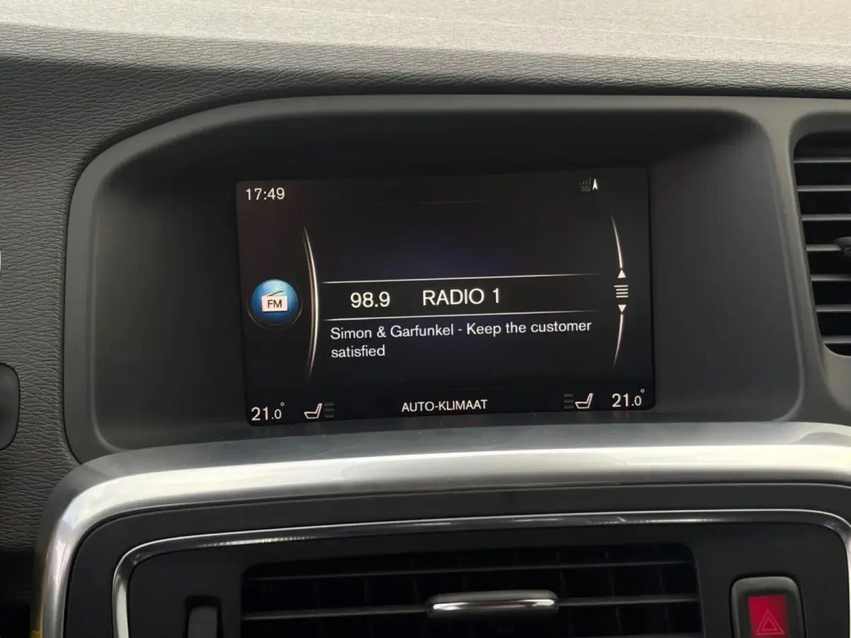 1.5 T3 Nordic+ R-Design (NL-auto, Goed OndH, Navi, StoelV, Trekhaak, Cruise Con, Climate Con, Etc)