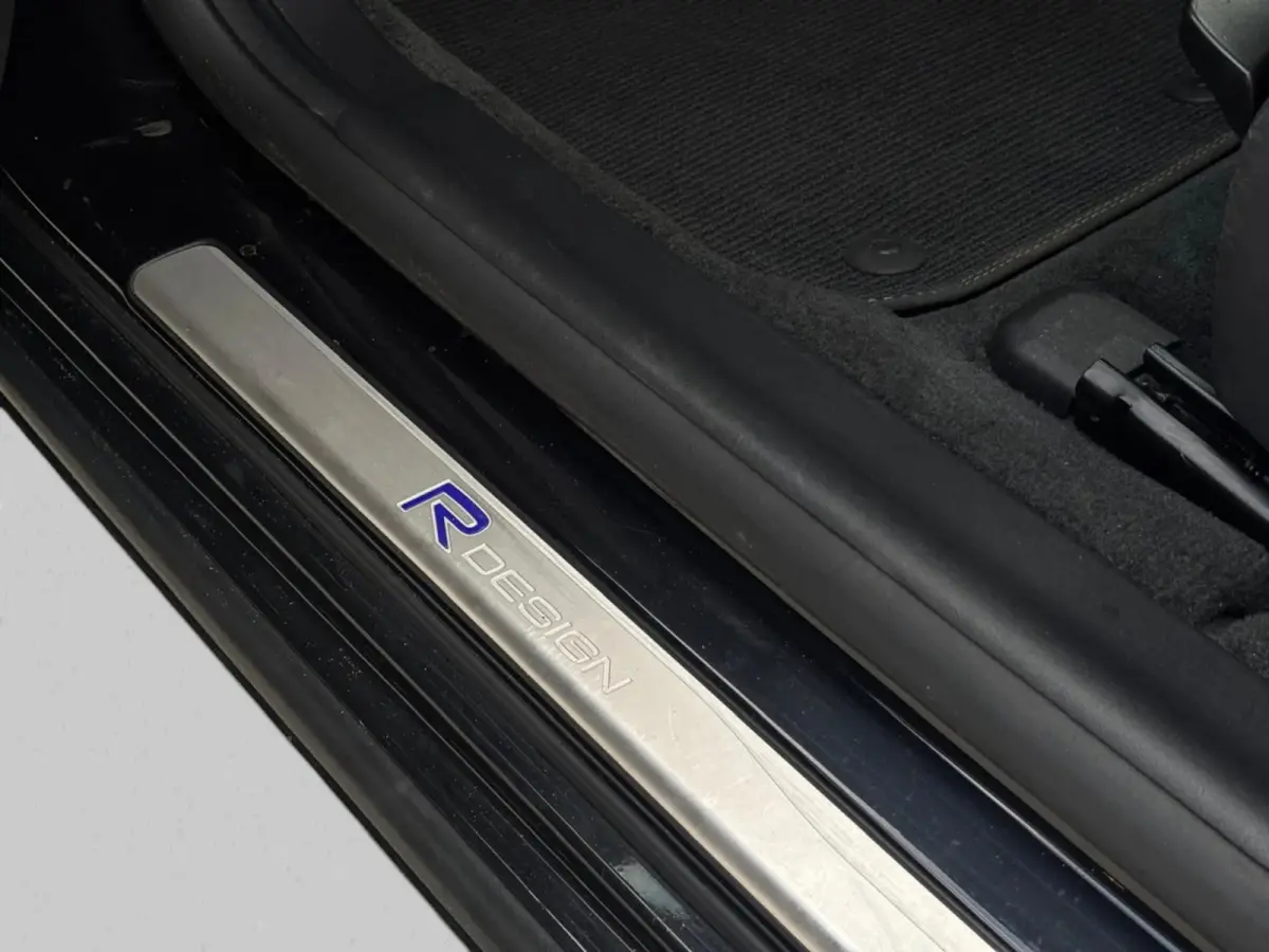 1.5 T3 Nordic+ R-Design (NL-auto, Goed OndH, Navi, StoelV, Trekhaak, Cruise Con, Climate Con, Etc)