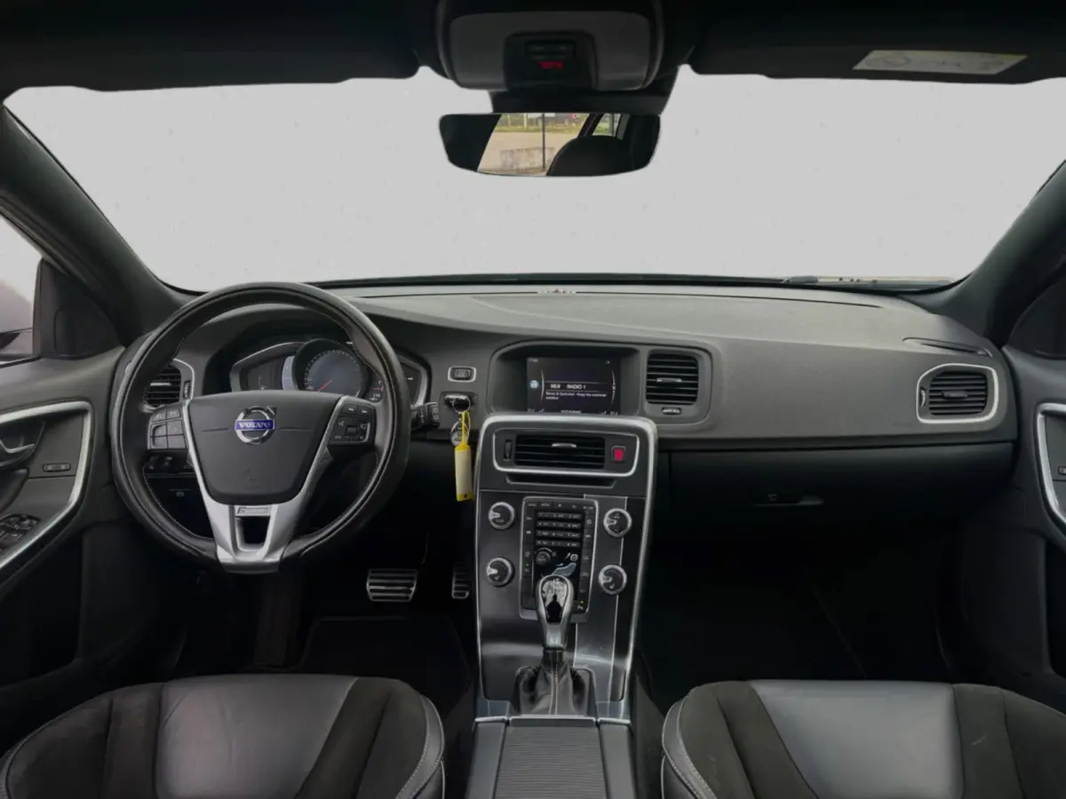 1.5 T3 Nordic+ R-Design (NL-auto, Goed OndH, Navi, StoelV, Trekhaak, Cruise Con, Climate Con, Etc)