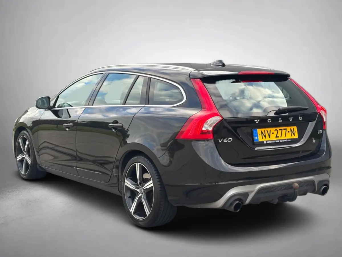 1.5 T3 Nordic+ R-Design (NL-auto, Goed OndH, Navi, StoelV, Trekhaak, Cruise Con, Climate Con, Etc)