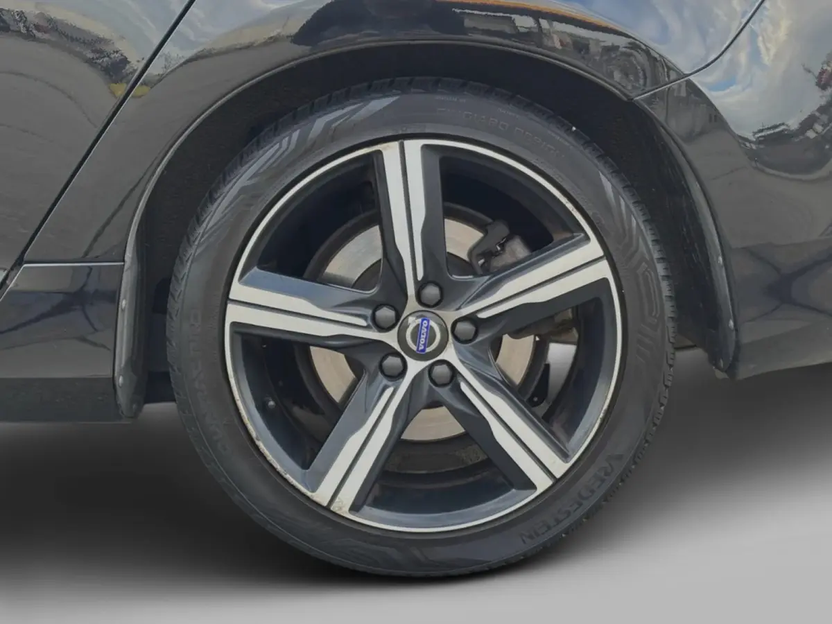 1.5 T3 Nordic+ R-Design (NL-auto, Goed OndH, Navi, StoelV, Trekhaak, Cruise Con, Climate Con, Etc)