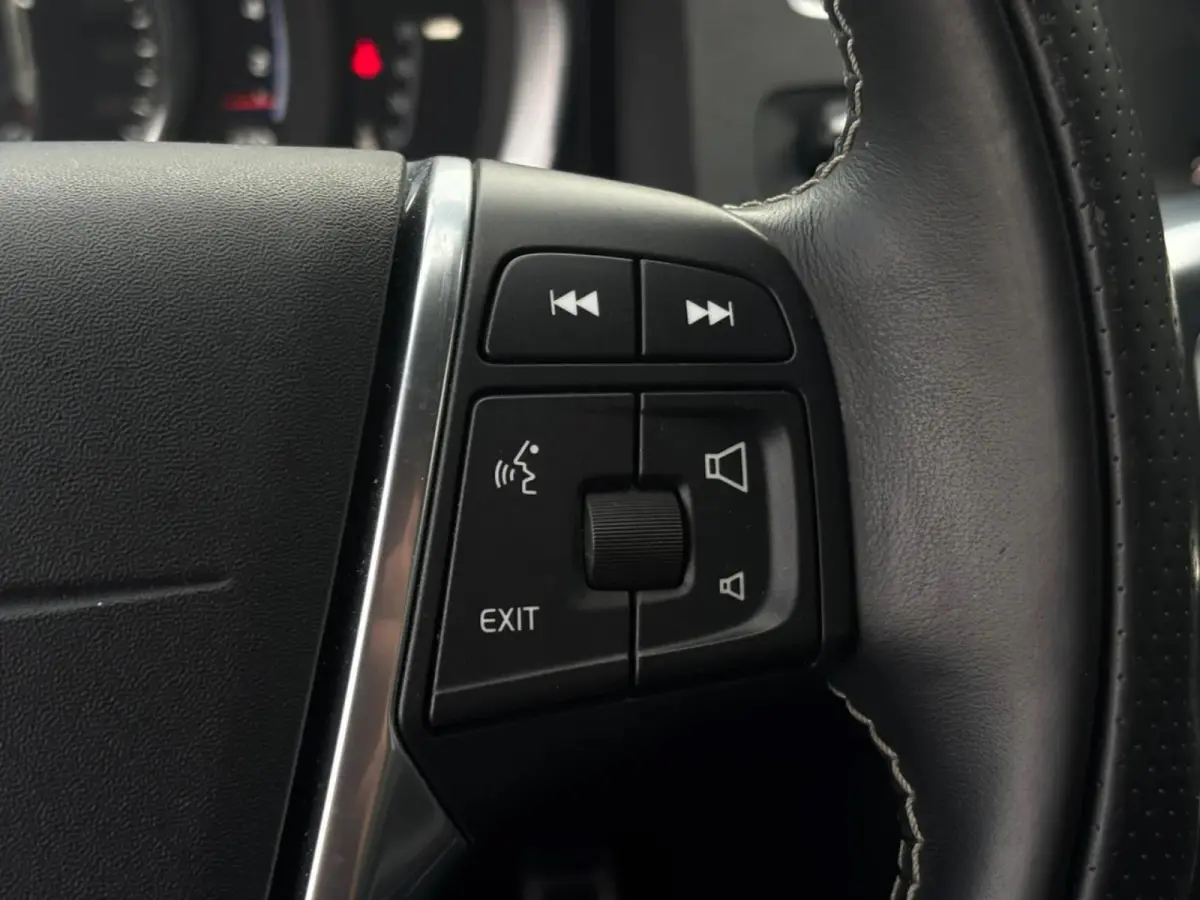 1.5 T3 Nordic+ R-Design (NL-auto, Goed OndH, Navi, StoelV, Trekhaak, Cruise Con, Climate Con, Etc)