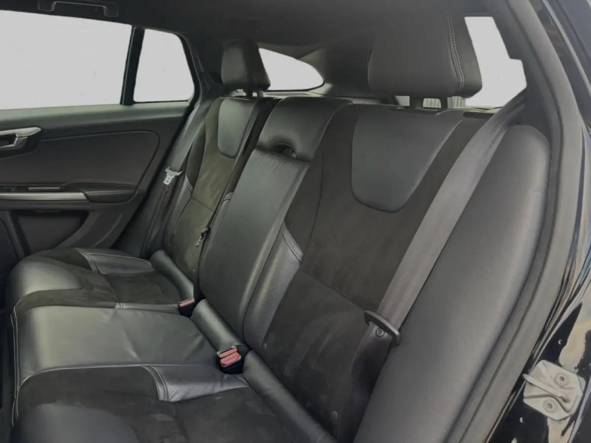 1.5 T3 Nordic+ R-Design (NL-auto, Goed OndH, Navi, StoelV, Trekhaak, Cruise Con, Climate Con, Etc)