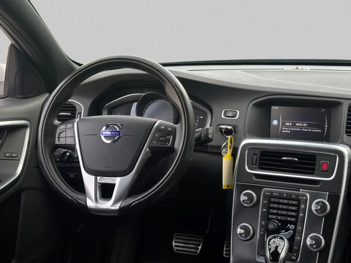 1.5 T3 Nordic+ R-Design (NL-auto, Goed OndH, Navi, StoelV, Trekhaak, Cruise Con, Climate Con, Etc)