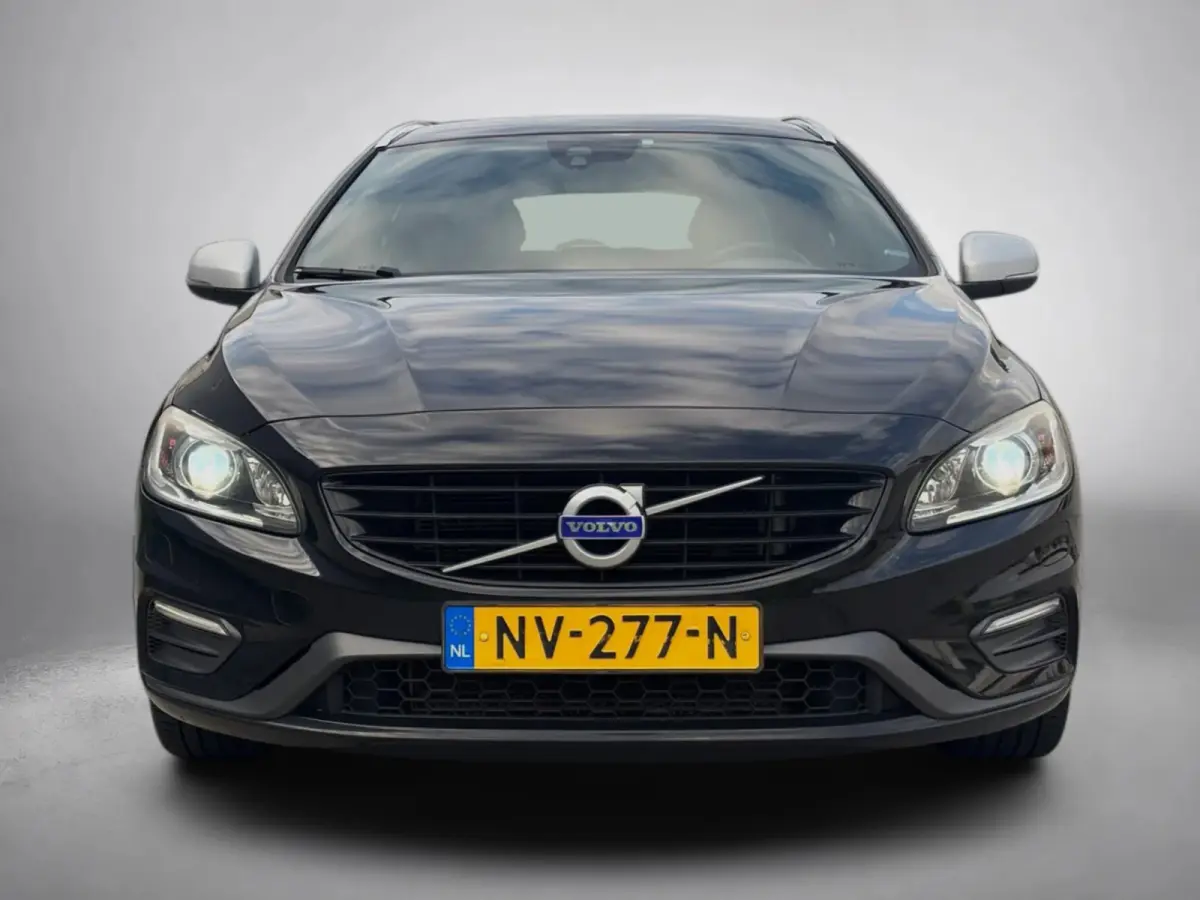 1.5 T3 Nordic+ R-Design (NL-auto, Goed OndH, Navi, StoelV, Trekhaak, Cruise Con, Climate Con, Etc)