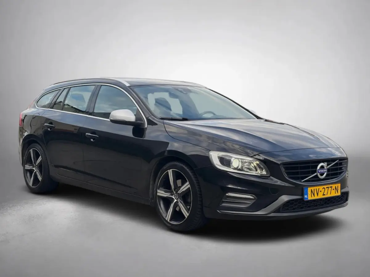 1.5 T3 Nordic+ R-Design (NL-auto, Goed OndH, Navi, StoelV, Trekhaak, Cruise Con, Climate Con, Etc)
