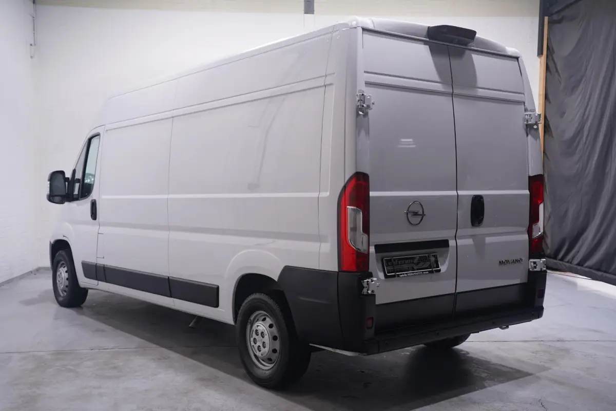 2.2D 140 pk L3H2 Airco ECC, Navi, Camera Laadruimte Pakket, PDC achter, 3-Zits