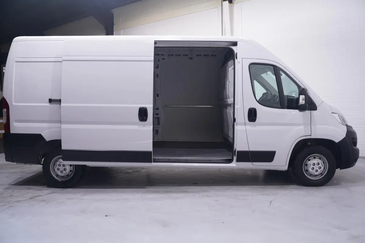 2.2D 140 pk L3H2 Airco ECC, Navi, Camera Laadruimte Pakket, PDC achter, 3-Zits