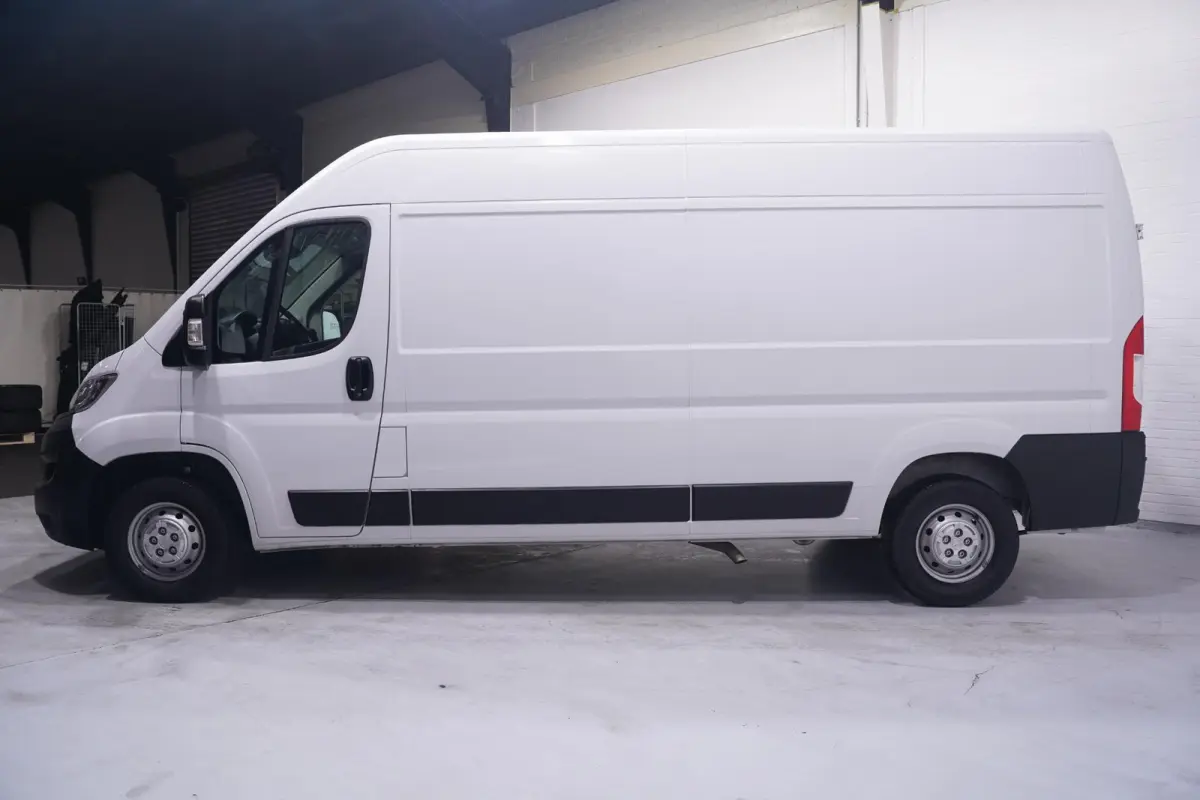 2.2D 140 pk L3H2 Airco ECC, Navi, Camera Laadruimte Pakket, PDC achter, 3-Zits