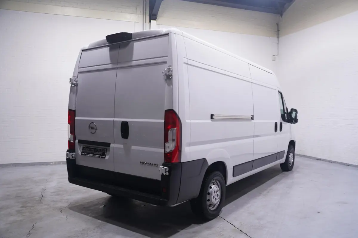 2.2D 140 pk L3H2 Airco ECC, Navi, Camera Laadruimte Pakket, PDC achter, 3-Zits