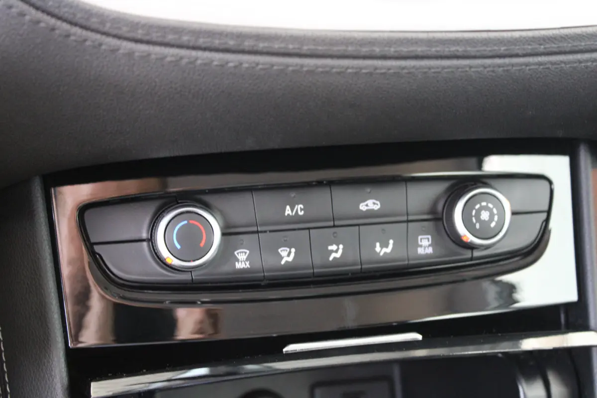 1.2 Turbo Online Edition | Parkeersensoren voor & achter | Navigatiesysteem | Apple carplay & Android auto |