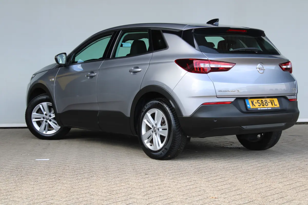 1.2 Turbo Online Edition | Parkeersensoren voor & achter | Navigatiesysteem | Apple carplay & Android auto |