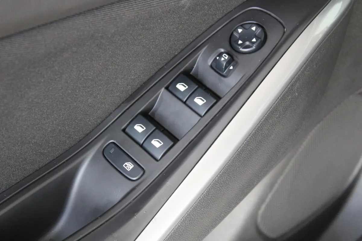 1.2 Turbo Online Edition | Parkeersensoren voor & achter | Navigatiesysteem | Apple carplay & Android auto |