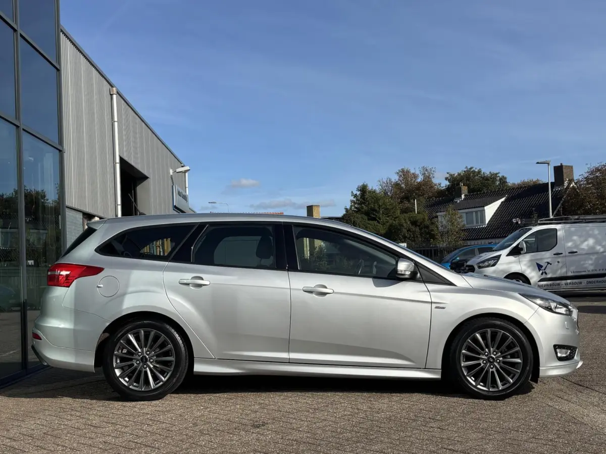 1.0 ST-Line 125PK Distributieriem is Vervangen!! Afn. Trekhaak Winterpack Camera Cruise Carplay-Navi Privacy Glass *Sportief*