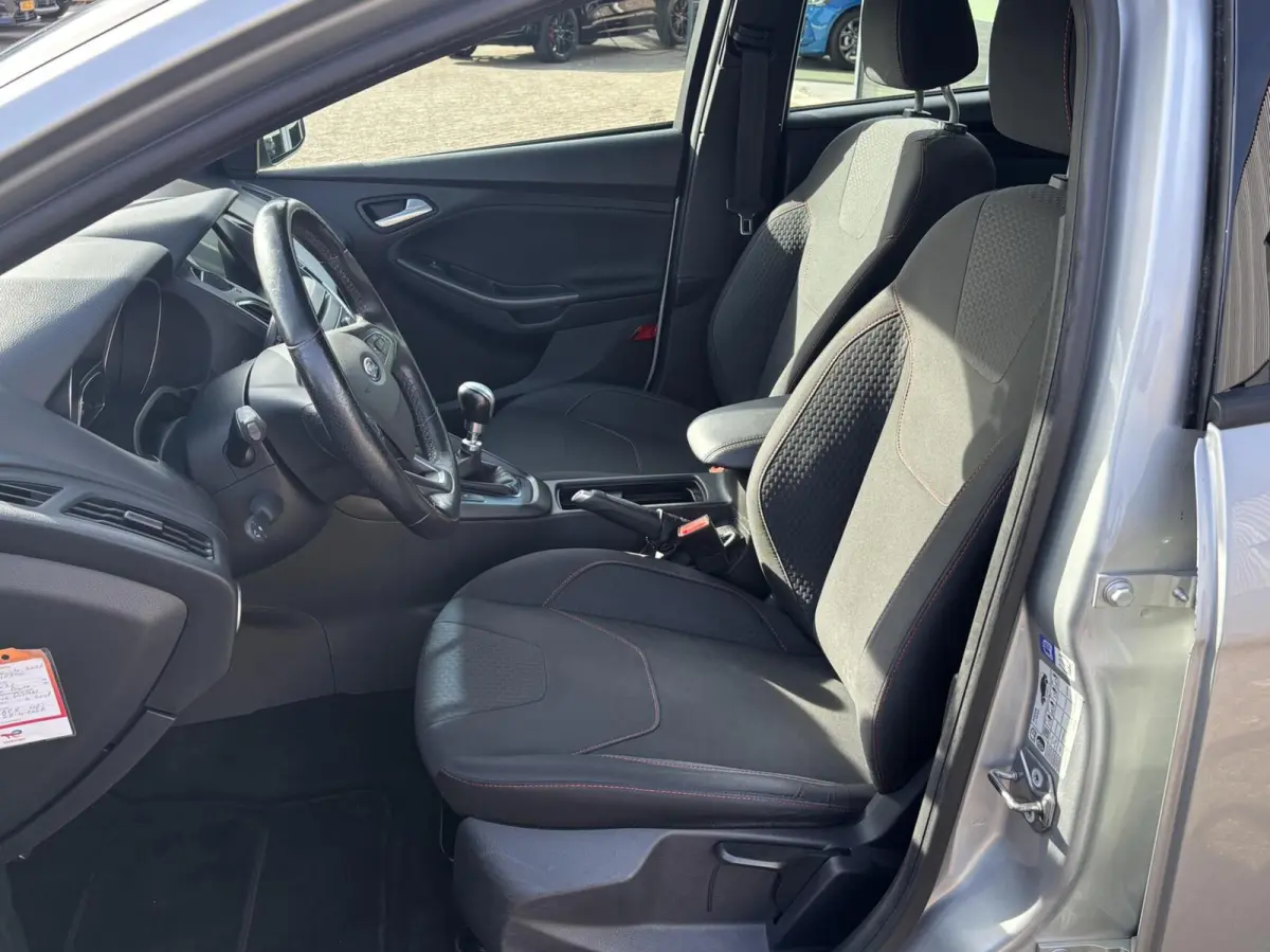 1.0 ST-Line 125PK Distributieriem is Vervangen!! Afn. Trekhaak Winterpack Camera Cruise Carplay-Navi Privacy Glass *Sportief*