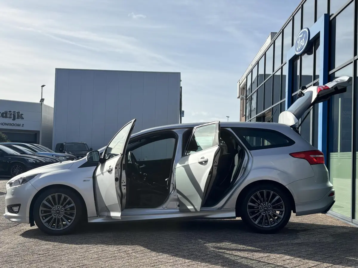 1.0 ST-Line 125PK Distributieriem is Vervangen!! Afn. Trekhaak Winterpack Camera Cruise Carplay-Navi Privacy Glass *Sportief*