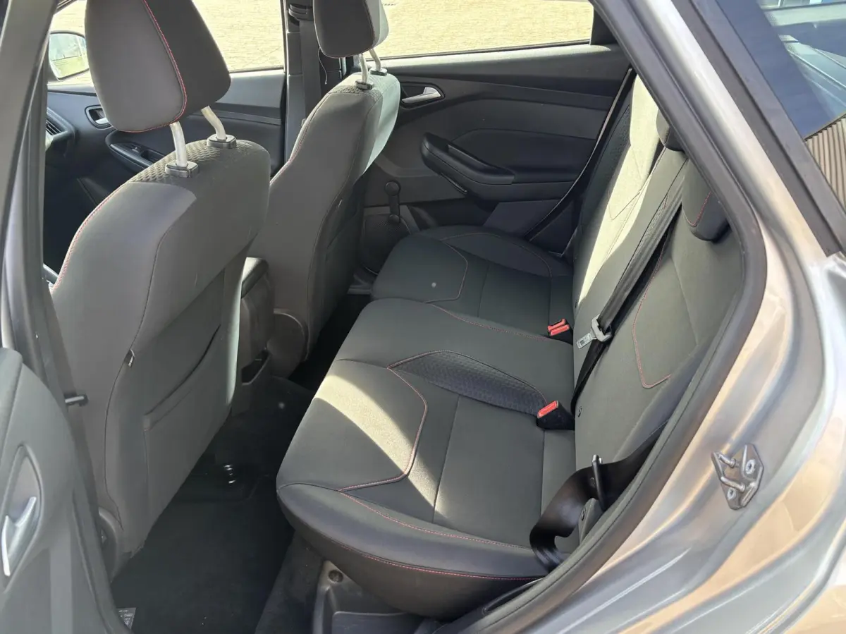 1.0 ST-Line 125PK Distributieriem is Vervangen!! Afn. Trekhaak Winterpack Camera Cruise Carplay-Navi Privacy Glass *Sportief*