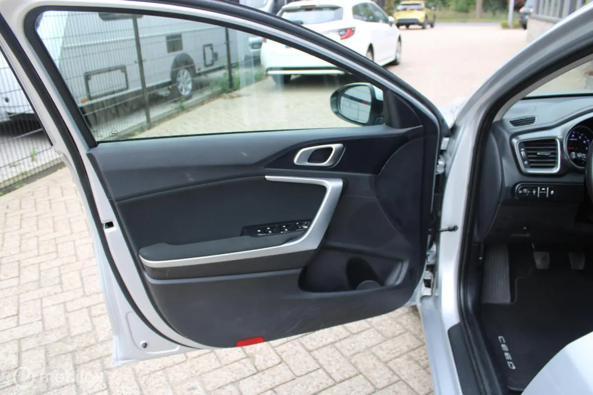 1.0 T-GDi DynamicLine 1e Eig NL Auto | 60.323 KM | Boekjes.