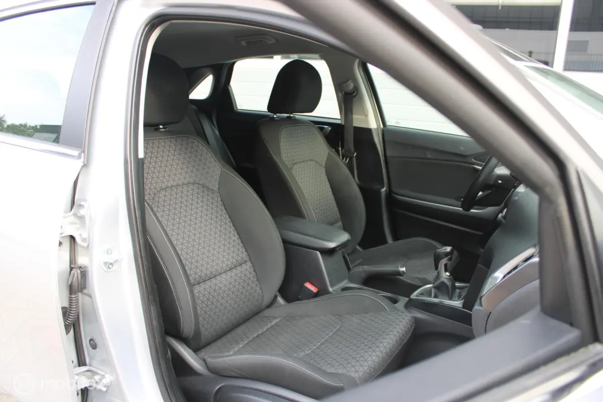 1.0 T-GDi DynamicLine 1e Eig NL Auto | 60.323 KM | Boekjes.