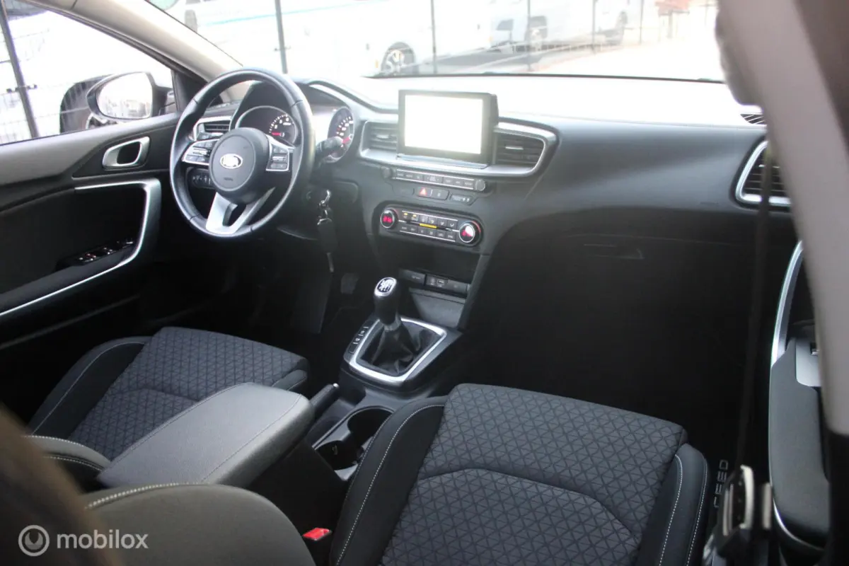 1.0 T-GDi DynamicLine 1e Eig NL Auto | 60.323 KM | Boekjes.