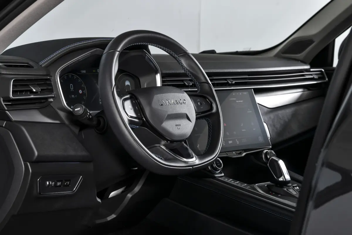 1.5 PHEV 261PK MY22 | 7.4 kWh Boordlader | 360 Camera |S/K-panodak | Adapt. Cruise | Memory | Elek. klep | LM 20" | 0219