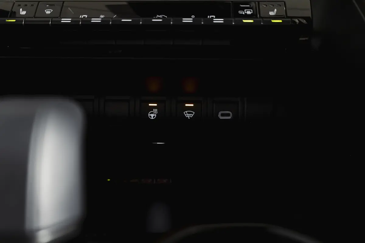 1.8 Hybrid 140 Dynamic | Dig. Cockpit | Adapt. Cruise | Winterpakket | PDC | Camera | NAV + App. Connect | ECC | DAB | LM 18" | 2473