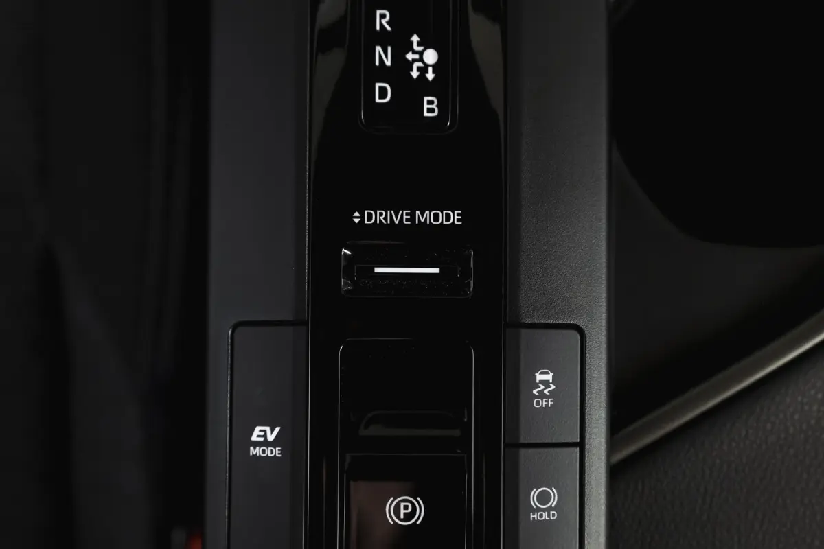 1.8 Hybrid 140 Dynamic | Dig. Cockpit | Adapt. Cruise | Winterpakket | PDC | Camera | NAV + App. Connect | ECC | DAB | LM 18" | 2473