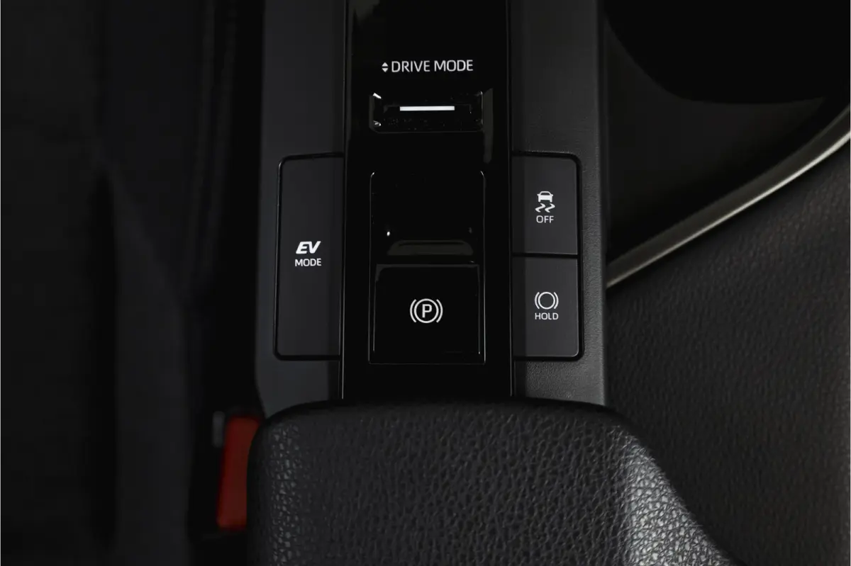 1.8 Hybrid 140 Dynamic | Dig. Cockpit | Adapt. Cruise | Winterpakket | PDC | Camera | NAV + App. Connect | ECC | DAB | LM 18" | 2473