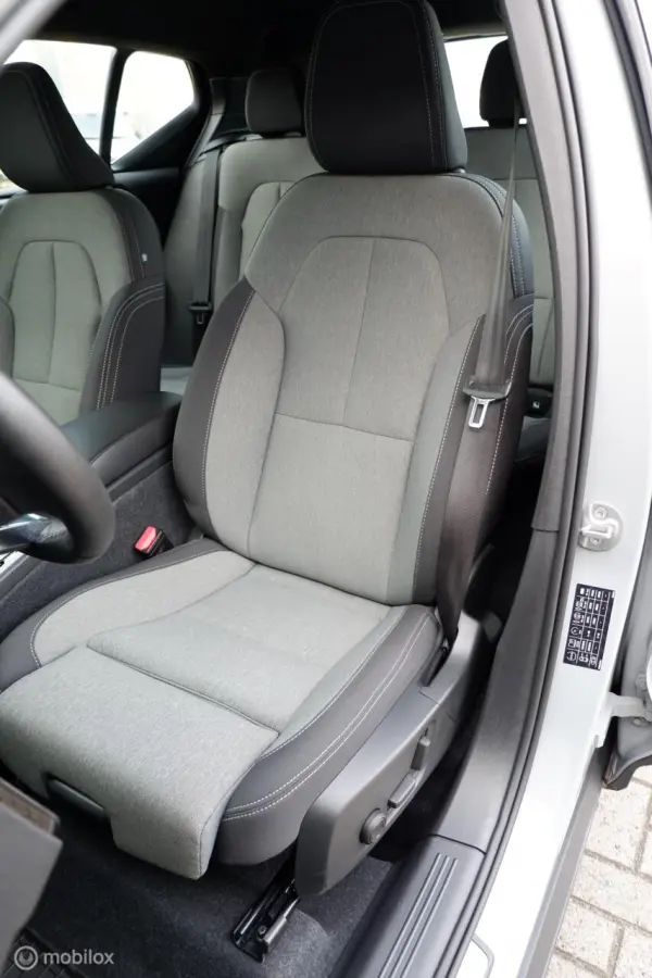 MY24 T4 211PK PLUG IN HYBRID PLUS DARK | HARMAN KARDON | CAMERA | THK | 19INCH