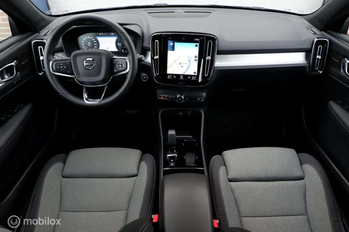 MY24 T4 211PK PLUG IN HYBRID PLUS DARK | HARMAN KARDON | CAMERA | THK | 19INCH