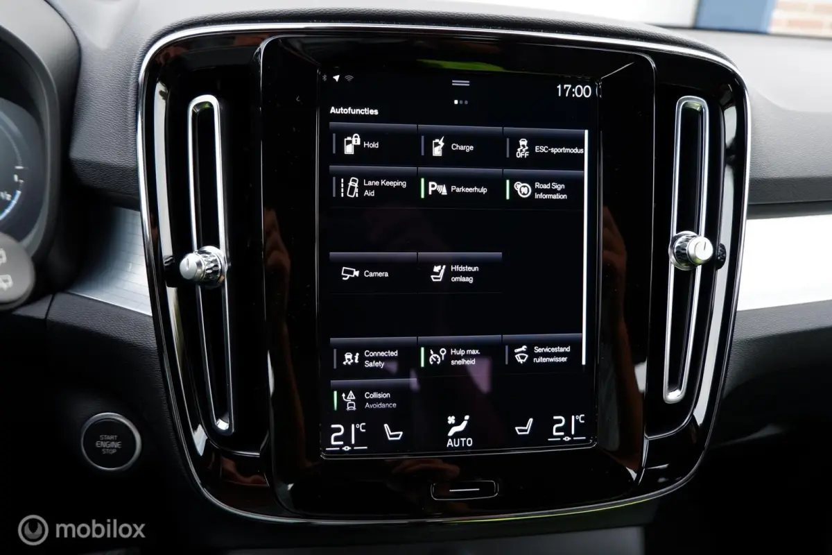 MY24 T4 211PK PLUG IN HYBRID PLUS DARK | HARMAN KARDON | CAMERA | THK | 19INCH