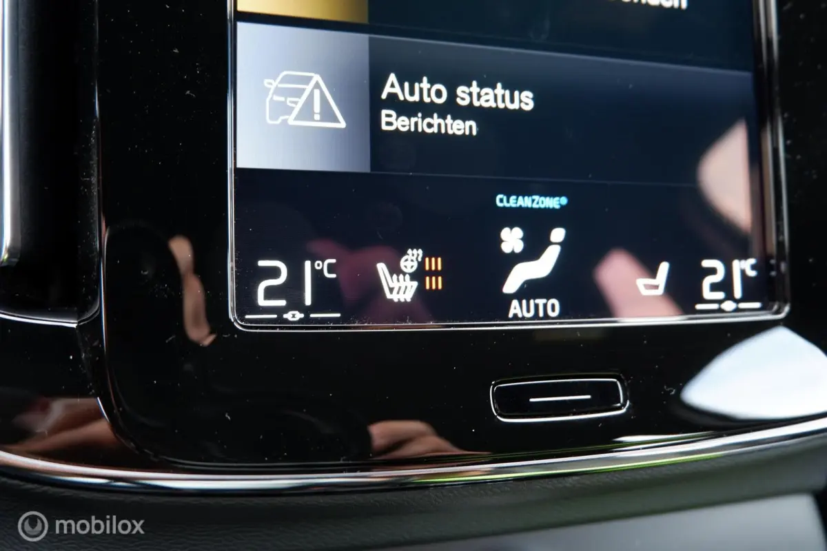 MY24 T4 211PK PLUG IN HYBRID PLUS DARK | HARMAN KARDON | CAMERA | THK | 19INCH