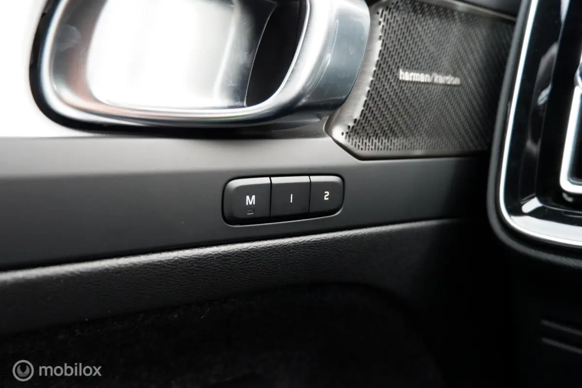 MY24 T4 211PK PLUG IN HYBRID PLUS DARK | HARMAN KARDON | CAMERA | THK | 19INCH