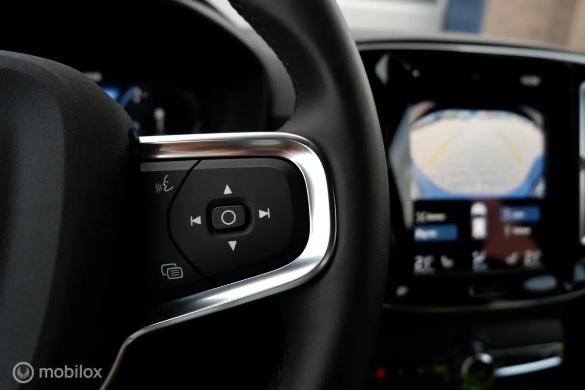 MY24 T4 211PK PLUG IN HYBRID PLUS DARK | HARMAN KARDON | CAMERA | THK | 19INCH