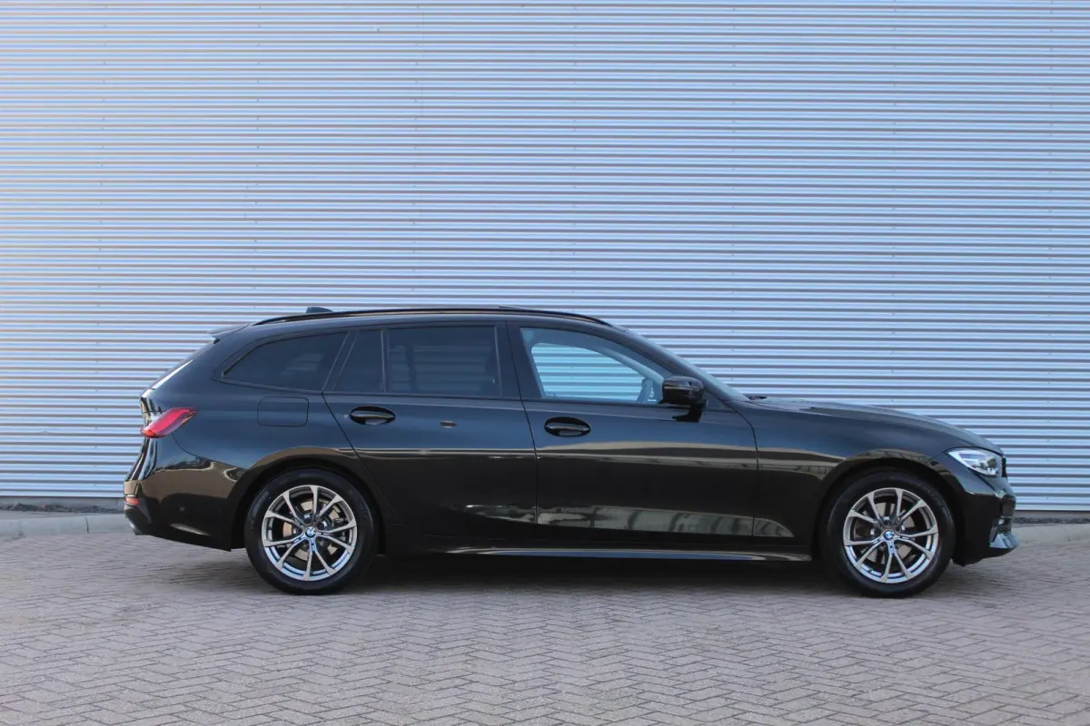 320i High Executive Pano/Leder/Camera/Stoelverw