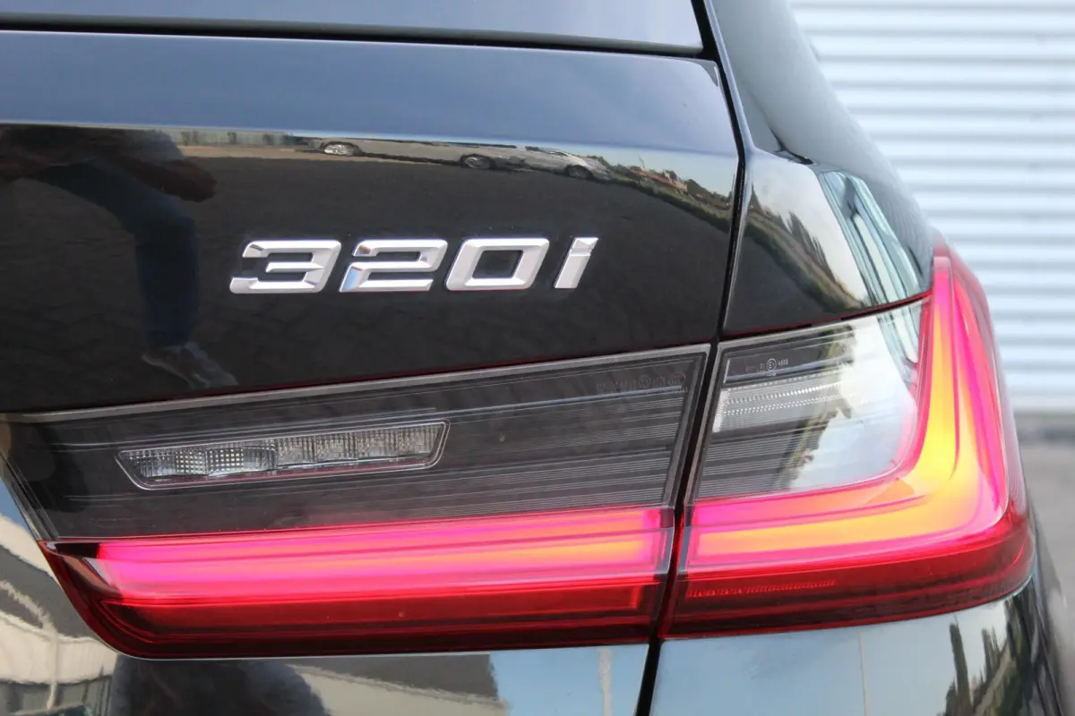 320i High Executive Pano/Leder/Camera/Stoelverw