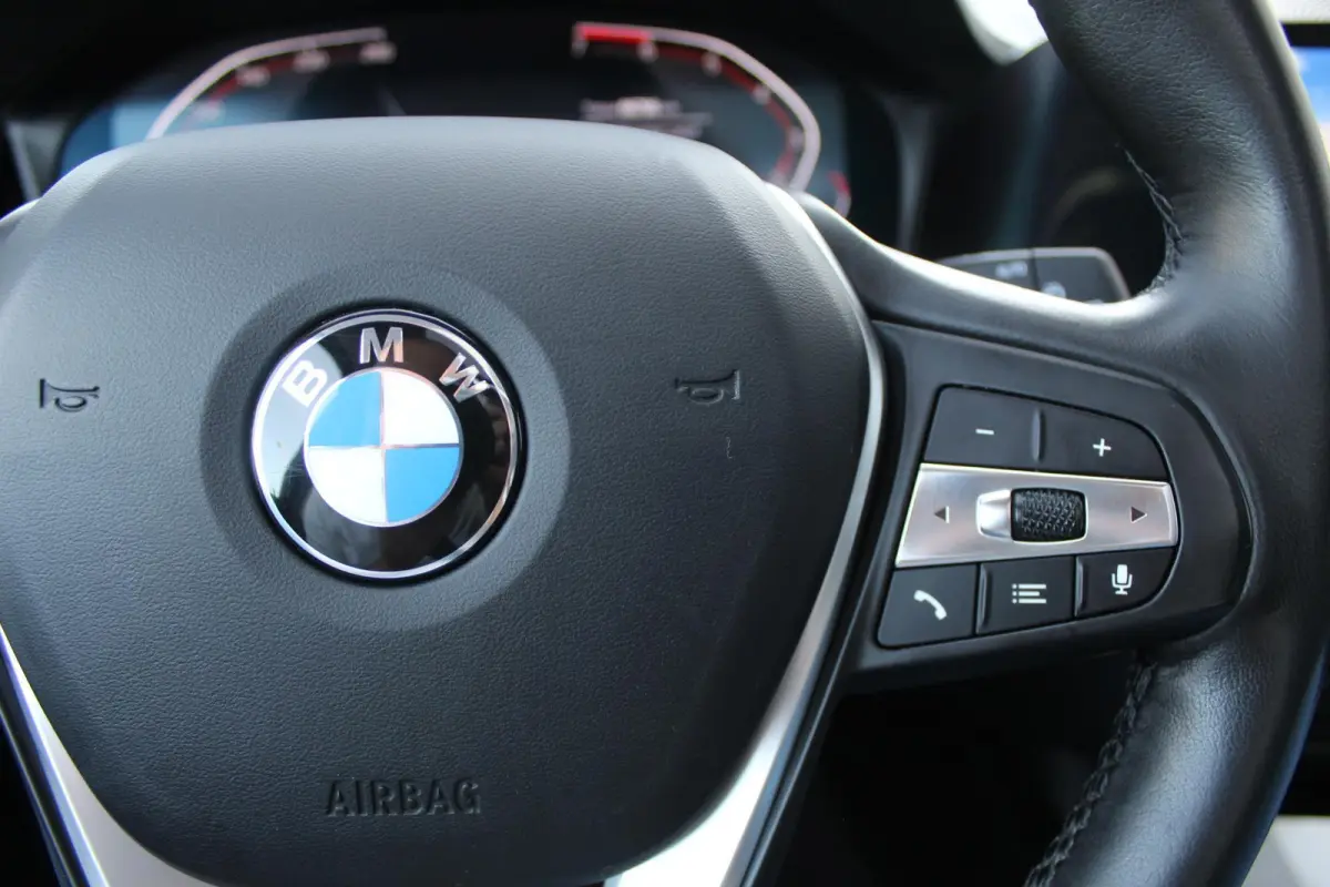 320i High Executive Pano/Leder/Camera/Stoelverw