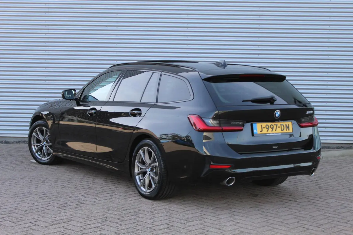 320i High Executive Pano/Leder/Camera/Stoelverw