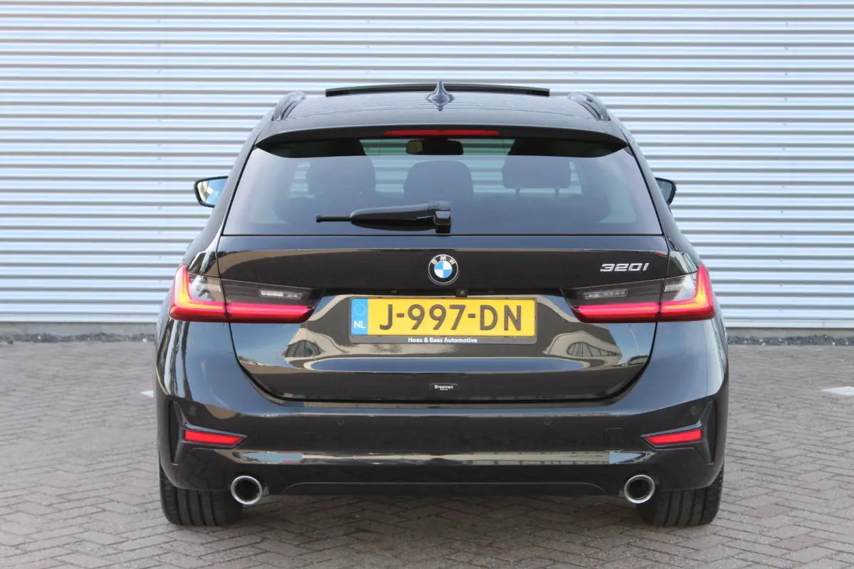 320i High Executive Pano/Leder/Camera/Stoelverw