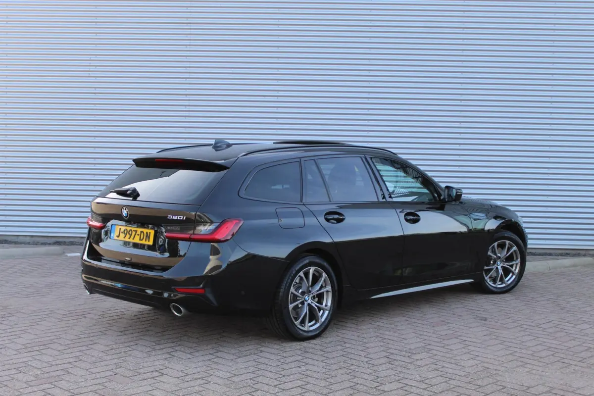 320i High Executive Pano/Leder/Camera/Stoelverw