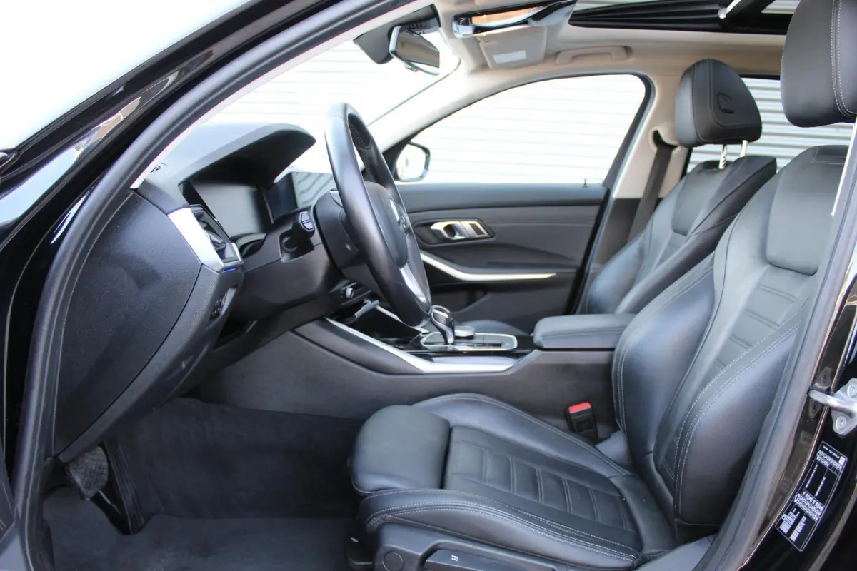 320i High Executive Pano/Leder/Camera/Stoelverw