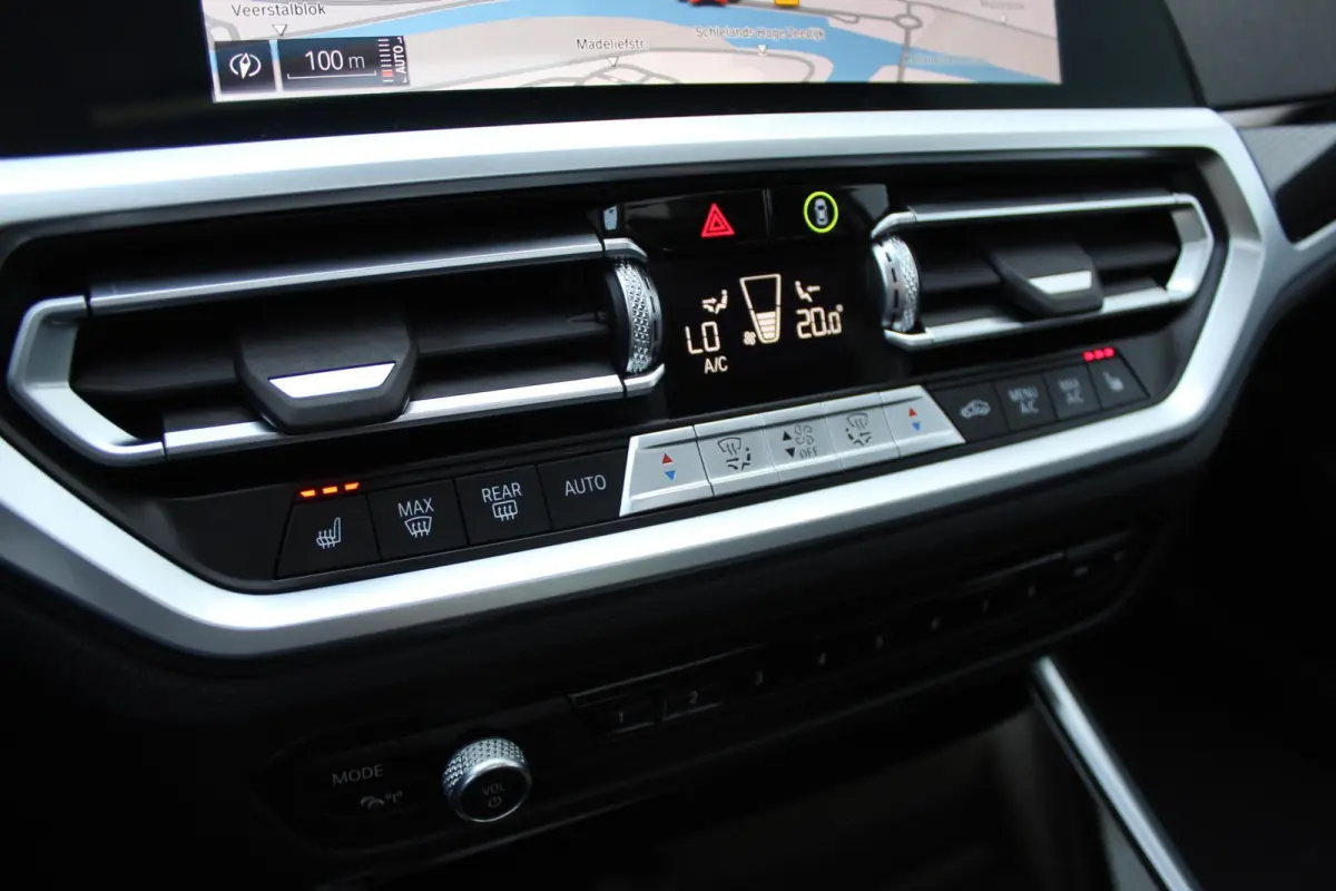 320i High Executive Pano/Leder/Camera/Stoelverw