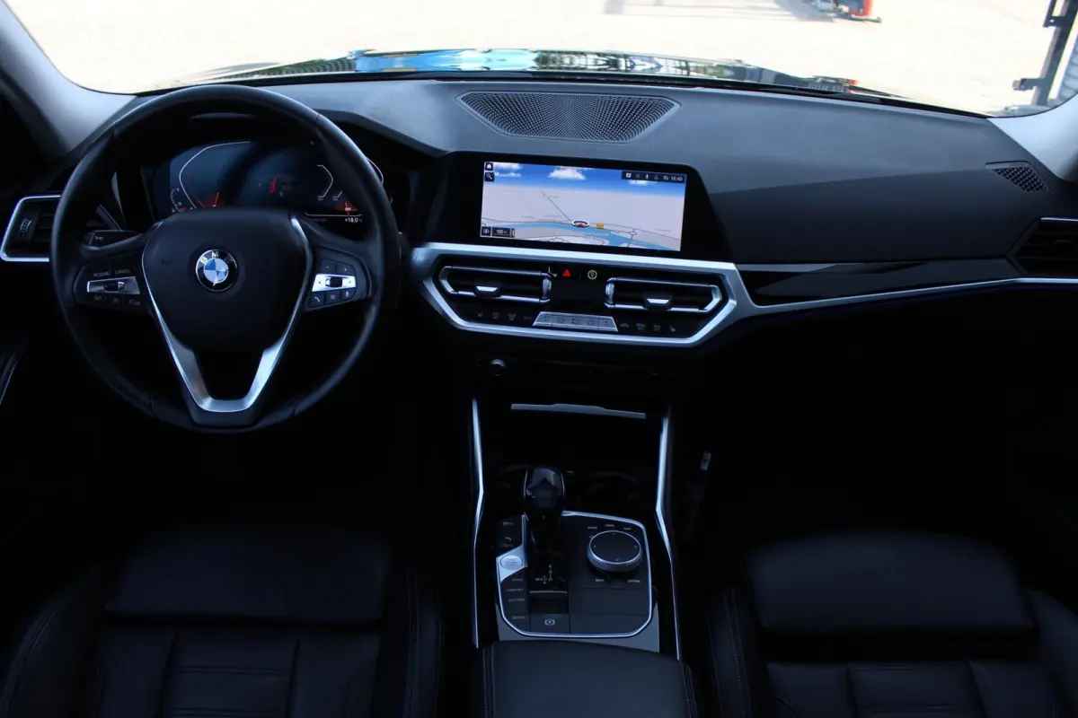 320i High Executive Pano/Leder/Camera/Stoelverw