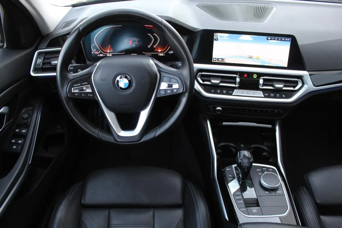 320i High Executive Pano/Leder/Camera/Stoelverw