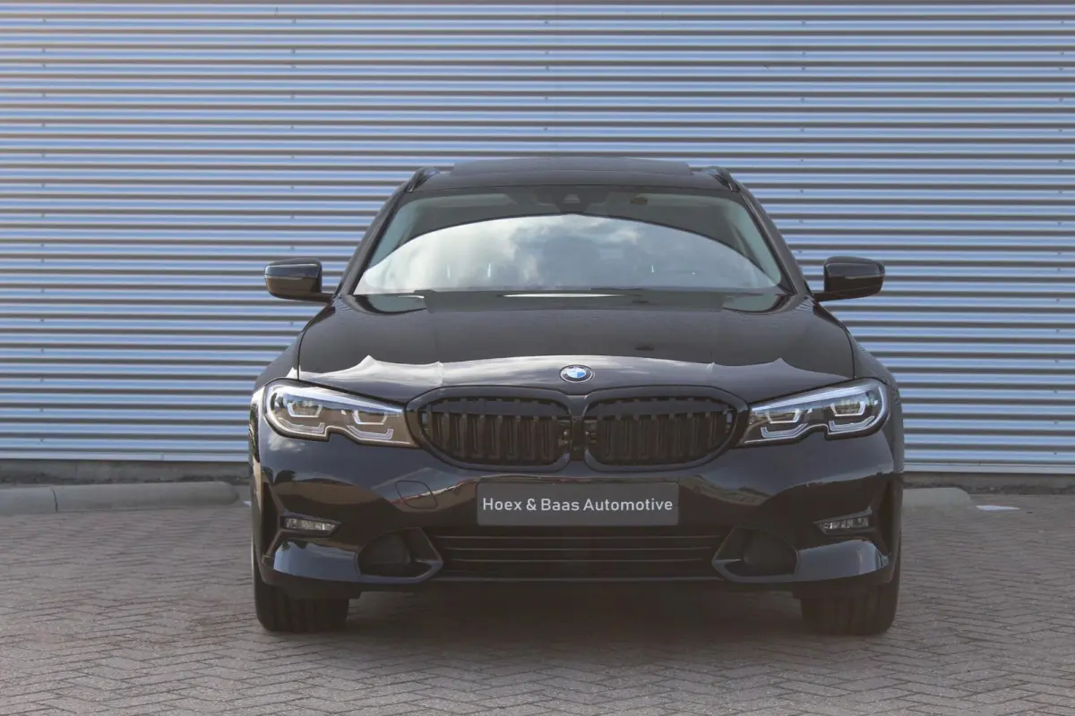 320i High Executive Pano/Leder/Camera/Stoelverw