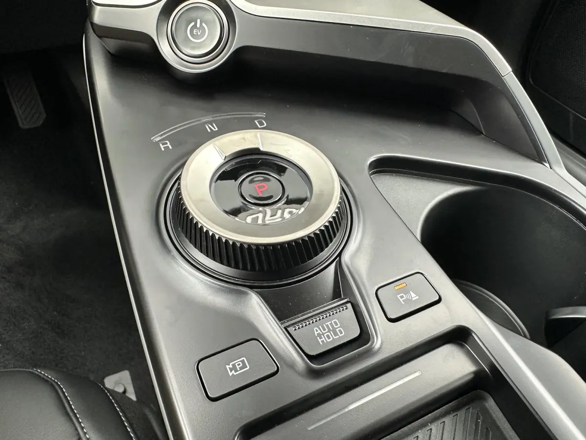 Light Edition 63 kWh | Demo | Navi | Clima | Adaptieve Cruise | Camera | Stuur-/Stoelverwarming | Privacy Glass | Apple Carplay | Android Auto