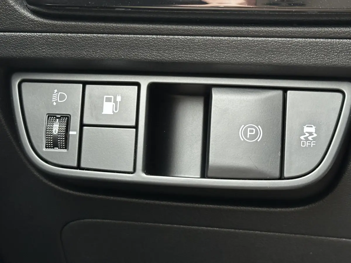 Light Edition 63 kWh | Demo | Navi | Clima | Adaptieve Cruise | Camera | Stuur-/Stoelverwarming | Privacy Glass | Apple Carplay | Android Auto