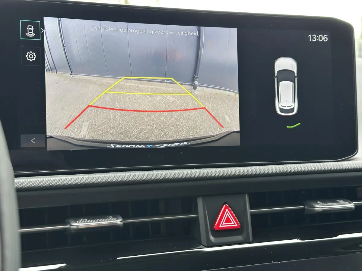 Light Edition 63 kWh | Demo | Navi | Clima | Adaptieve Cruise | Camera | Stuur-/Stoelverwarming | Privacy Glass | Apple Carplay | Android Auto