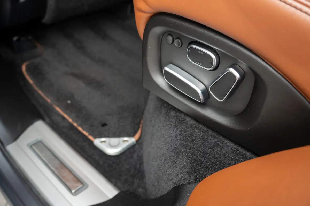 4.4 SDV8 Autobiography|4 Zitter|Prominent|Soft Close|Brembo|Alcantara|Panoramadak|Meridian|Minutieus Onderhouden|UNIEK