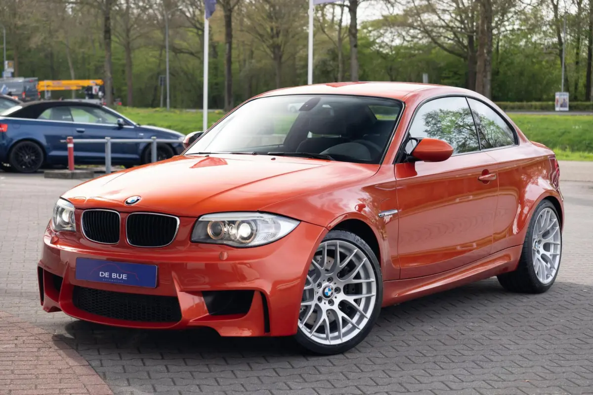 3.0i M|1M E82 M-Sport|1 Eigenaar|UNIEK|Valencia Orange|Xenon|Leder|Cruise|Dealer Onderhouden